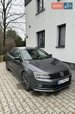 Седан Volkswagen Jetta 2015 в 