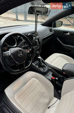 Седан Volkswagen Jetta 2015 в 