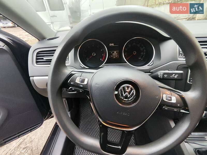 Седан Volkswagen Jetta 2017 в Києві