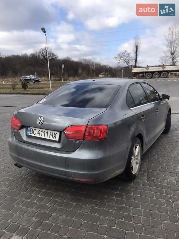 Седан Volkswagen Jetta 2014 в Львове