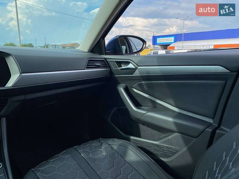 Седан Volkswagen Jetta 2020 в Чернівцях