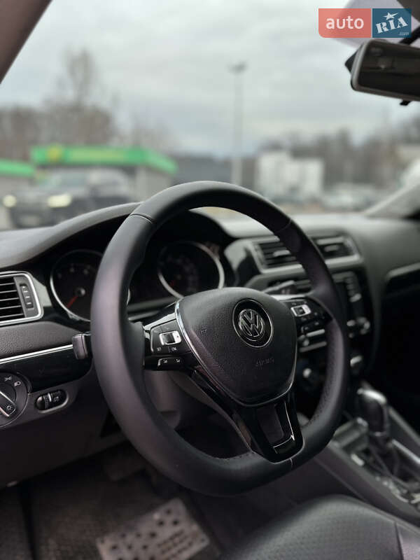 Седан Volkswagen Jetta 2015 в Києві