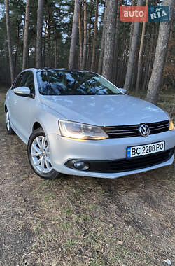 Седан Volkswagen Jetta 2011 в Львові