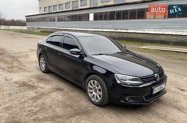 Седан Volkswagen Jetta 2012 в 