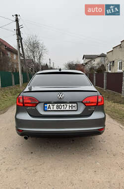 Седан Volkswagen Jetta 2010 в Калуші