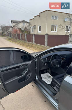 Седан Volkswagen Jetta 2010 в Калуші