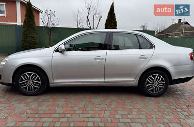 Седан Volkswagen Jetta 2006 в Хороле