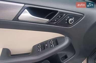 Седан Volkswagen Jetta 2014 в 