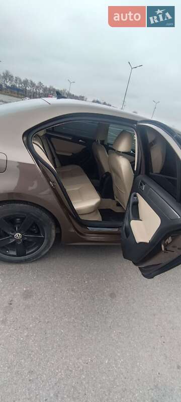 Седан Volkswagen Jetta 2014 в Новомосковске