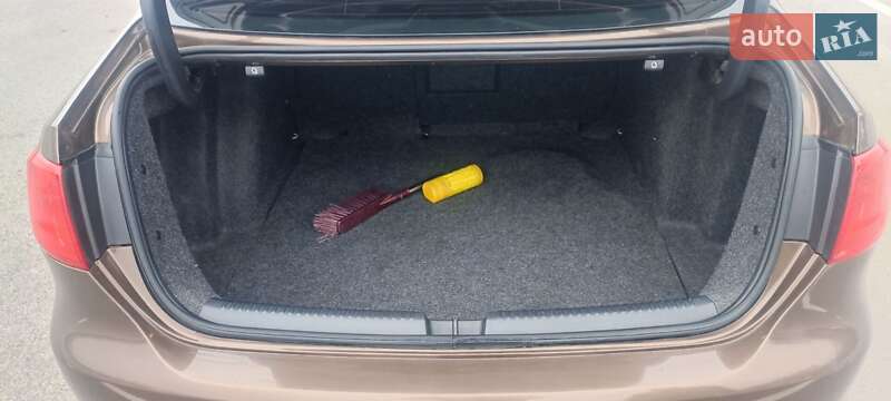 Седан Volkswagen Jetta 2014 в Новомосковске