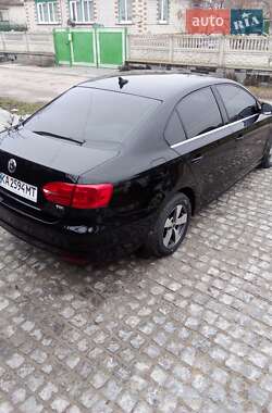 Седан Volkswagen Jetta 2012 в 