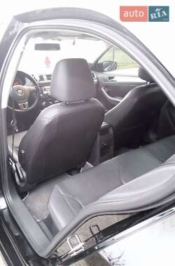 Седан Volkswagen Jetta 2012 в 