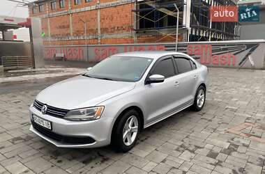 Седан Volkswagen Jetta 2013 в Хусті