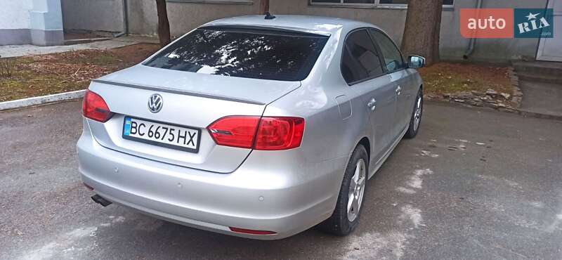 Седан Volkswagen Jetta 2011 в Малехові