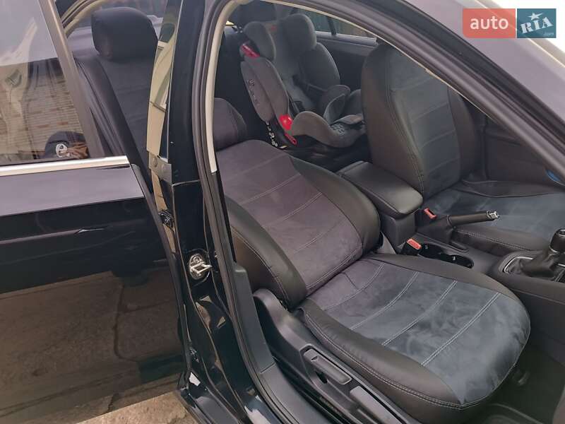 Седан Volkswagen Jetta 2015 в Львове