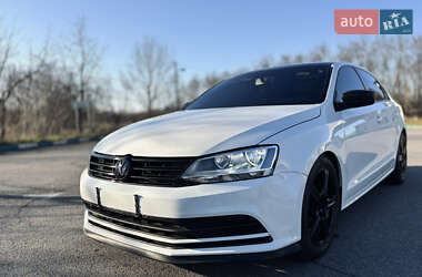 Седан Volkswagen Jetta 2015 в Ужгороді