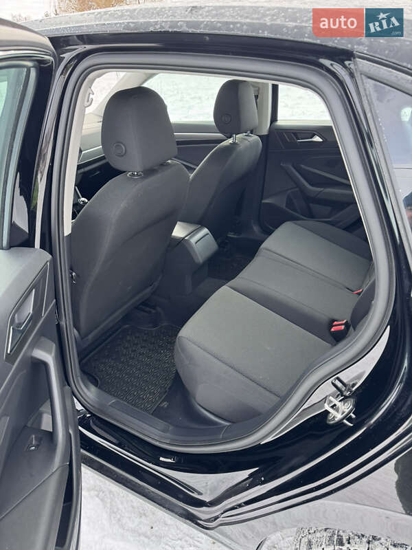 Седан Volkswagen Jetta 2020 в Львове