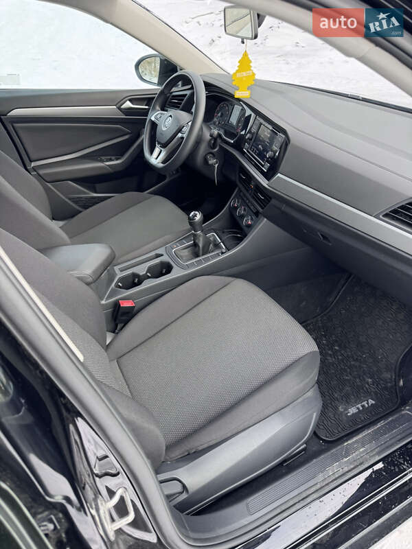 Седан Volkswagen Jetta 2020 в Львове