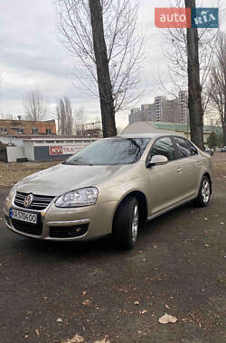 Седан Volkswagen Jetta 2008 в Киеве