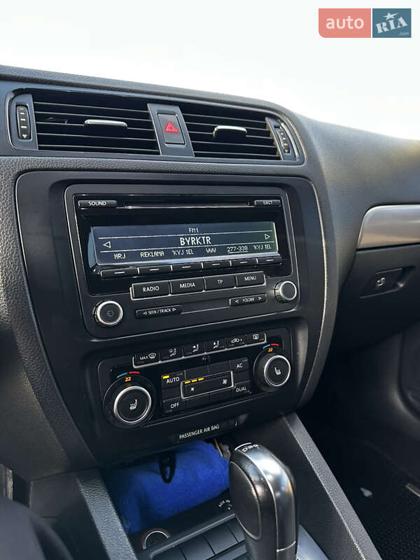 Седан Volkswagen Jetta 2012 в Кропивницькому