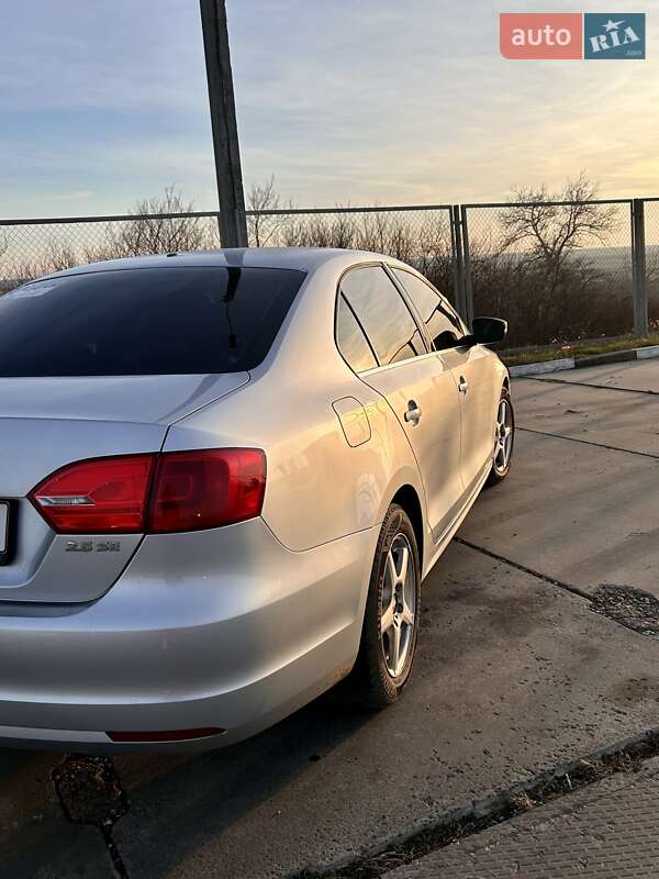 Седан Volkswagen Jetta 2013 в Новомосковске