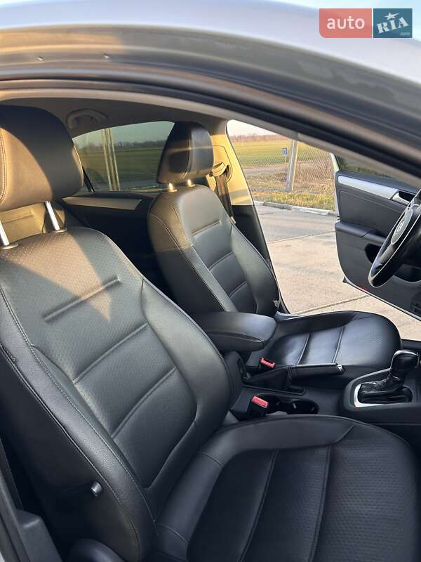 Седан Volkswagen Jetta 2013 в Новомосковске