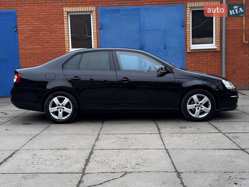 Седан Volkswagen Jetta 2009 в Лубнах
