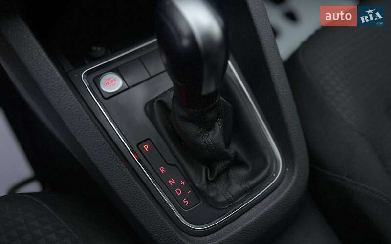 Седан Volkswagen Jetta 2015 в Ивано-Франковске