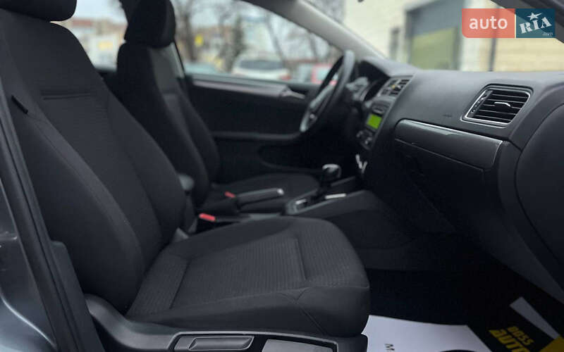 Седан Volkswagen Jetta 2015 в Ивано-Франковске