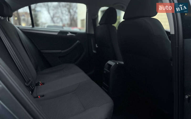 Седан Volkswagen Jetta 2015 в Ивано-Франковске