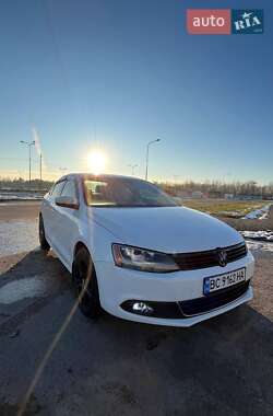 Седан Volkswagen Jetta 2012 в Львові