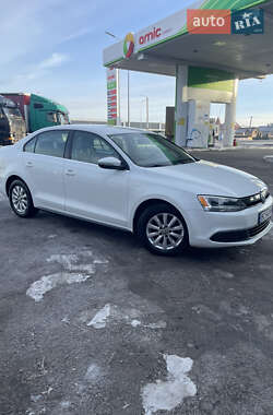 Седан Volkswagen Jetta 2013 в Львові