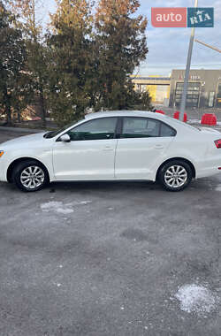 Седан Volkswagen Jetta 2013 в Львові