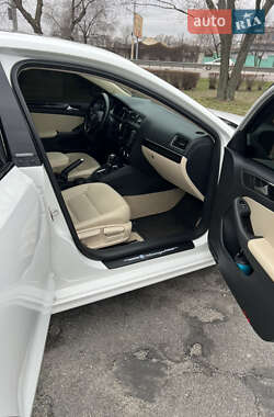 Седан Volkswagen Jetta 2015 в 