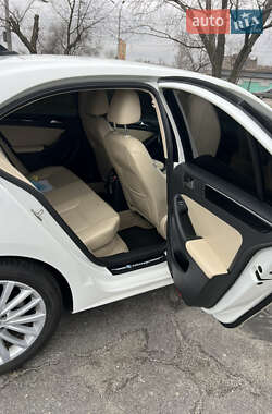 Седан Volkswagen Jetta 2015 в 