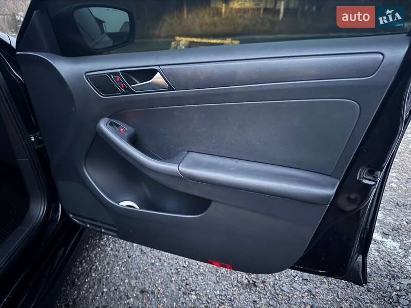 Седан Volkswagen Jetta 2015 в Сновську