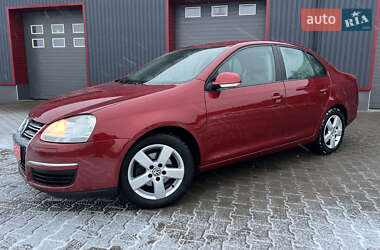 Седан Volkswagen Jetta 2009 в Лубнах