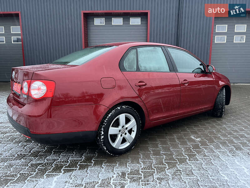 Седан Volkswagen Jetta 2009 в Лубнах