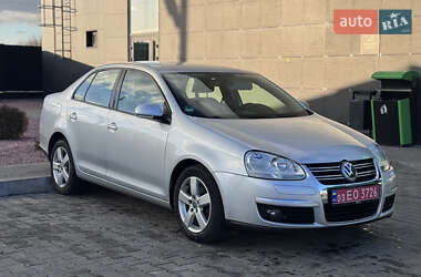 Седан Volkswagen Jetta 2010 в Луцьку