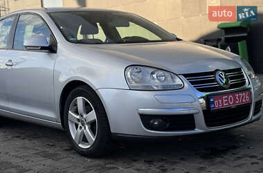 Седан Volkswagen Jetta 2010 в Луцьку