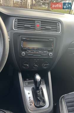 Седан Volkswagen Jetta 2013 в Одесі