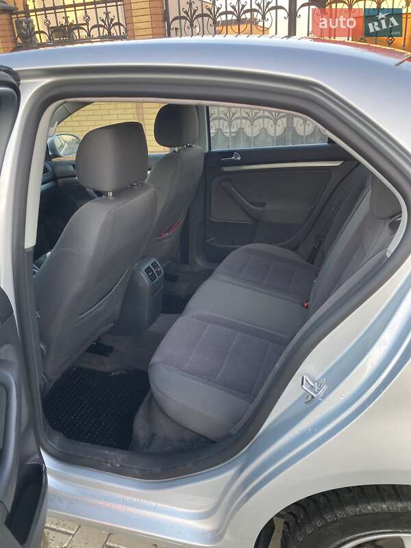 Седан Volkswagen Jetta 2006 в Ковелі