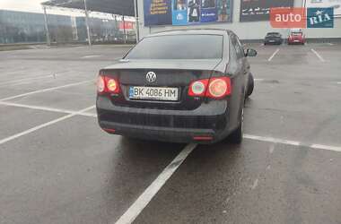 Седан Volkswagen Jetta 2009 в Рівному