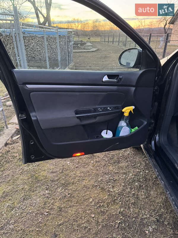 Седан Volkswagen Jetta 2006 в Надворной