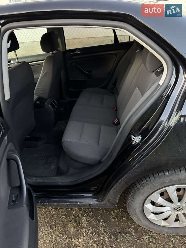 Седан Volkswagen Jetta 2006 в Надворной