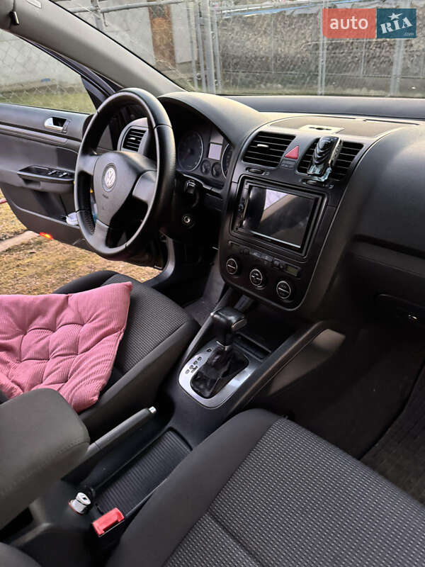 Седан Volkswagen Jetta 2006 в Надворной