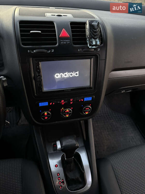 Седан Volkswagen Jetta 2006 в Надворной