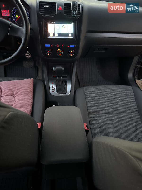 Седан Volkswagen Jetta 2006 в Надворной