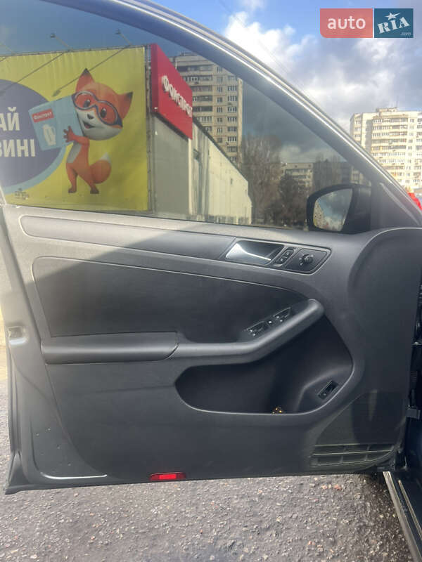 Седан Volkswagen Jetta 2011 в Харькове