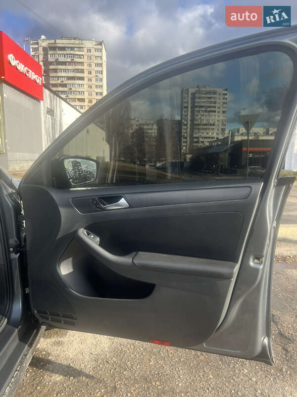 Седан Volkswagen Jetta 2011 в Харькове